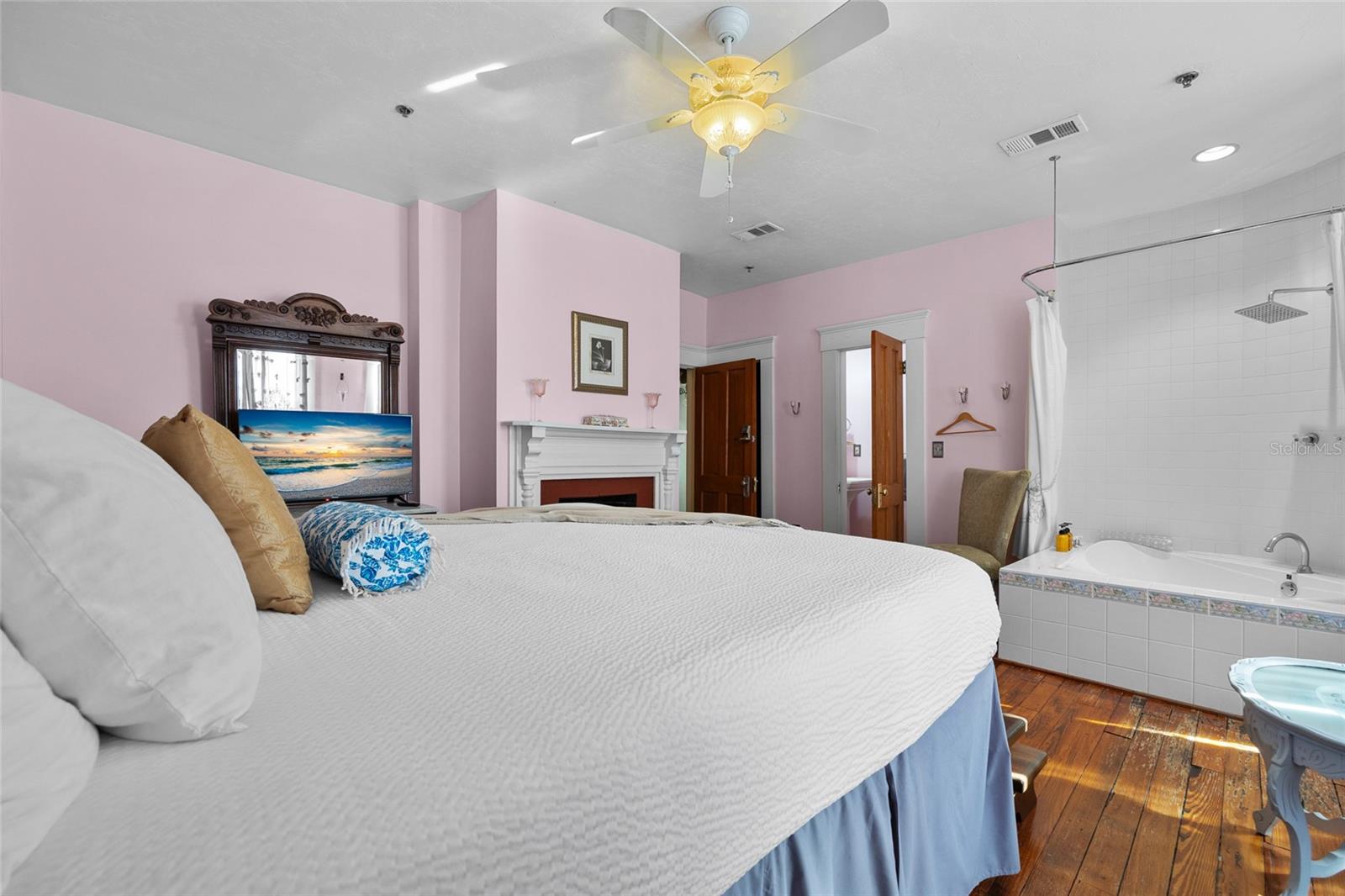 Image 38 of 52 For 221 7th Street