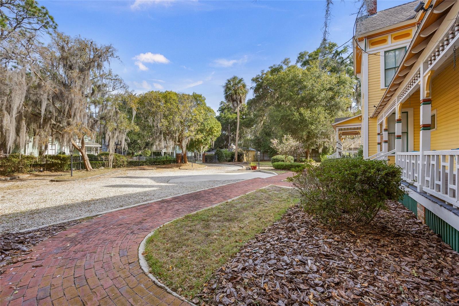 Image 4 of 52 For 221 7th Street