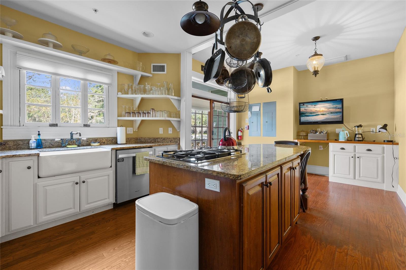 Image 14 of 83 For 205 7th Street