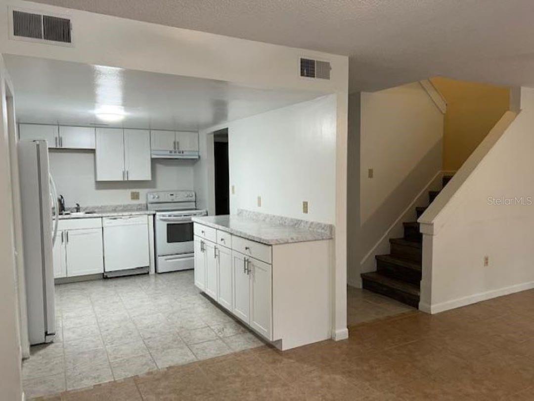 Image 4 of 20 For 3026 28th Circle