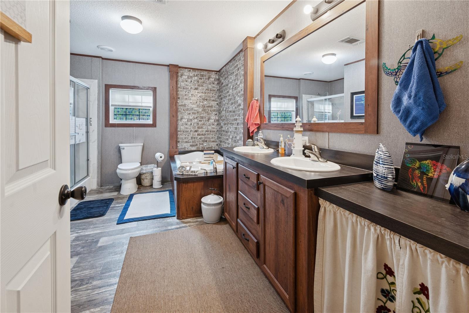 Image 23 of 33 For 11120 107th Terrace