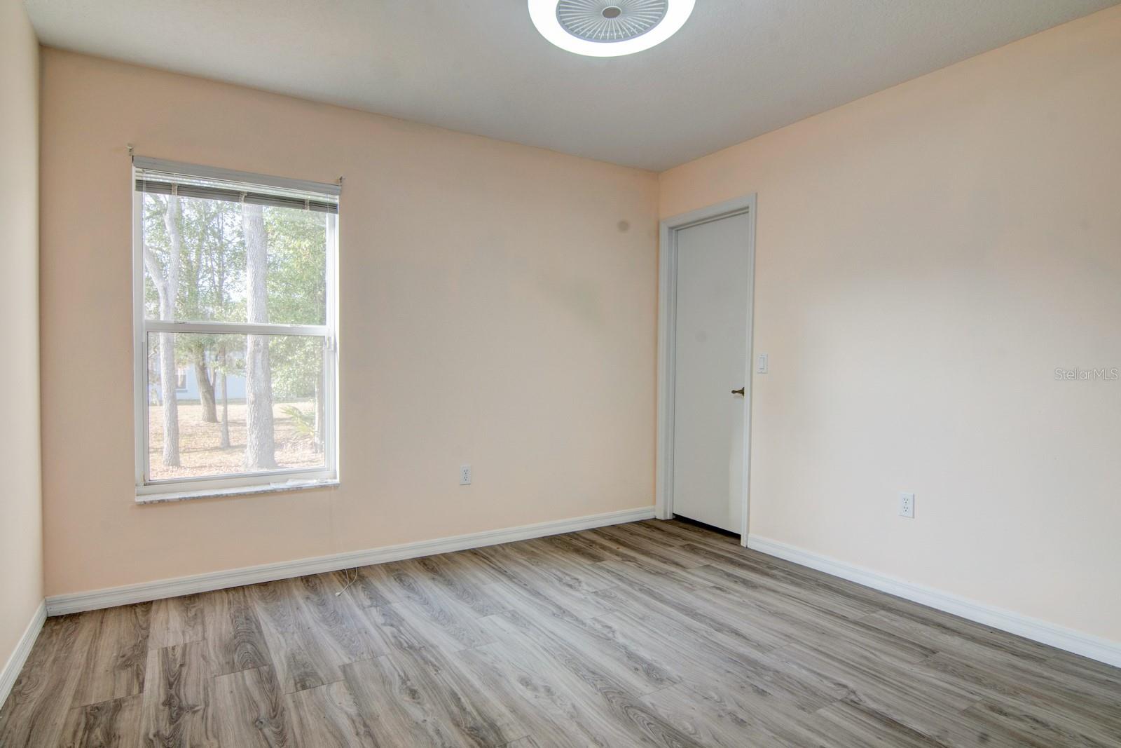 Image 14 of 28 For 119 Forest Oak Place