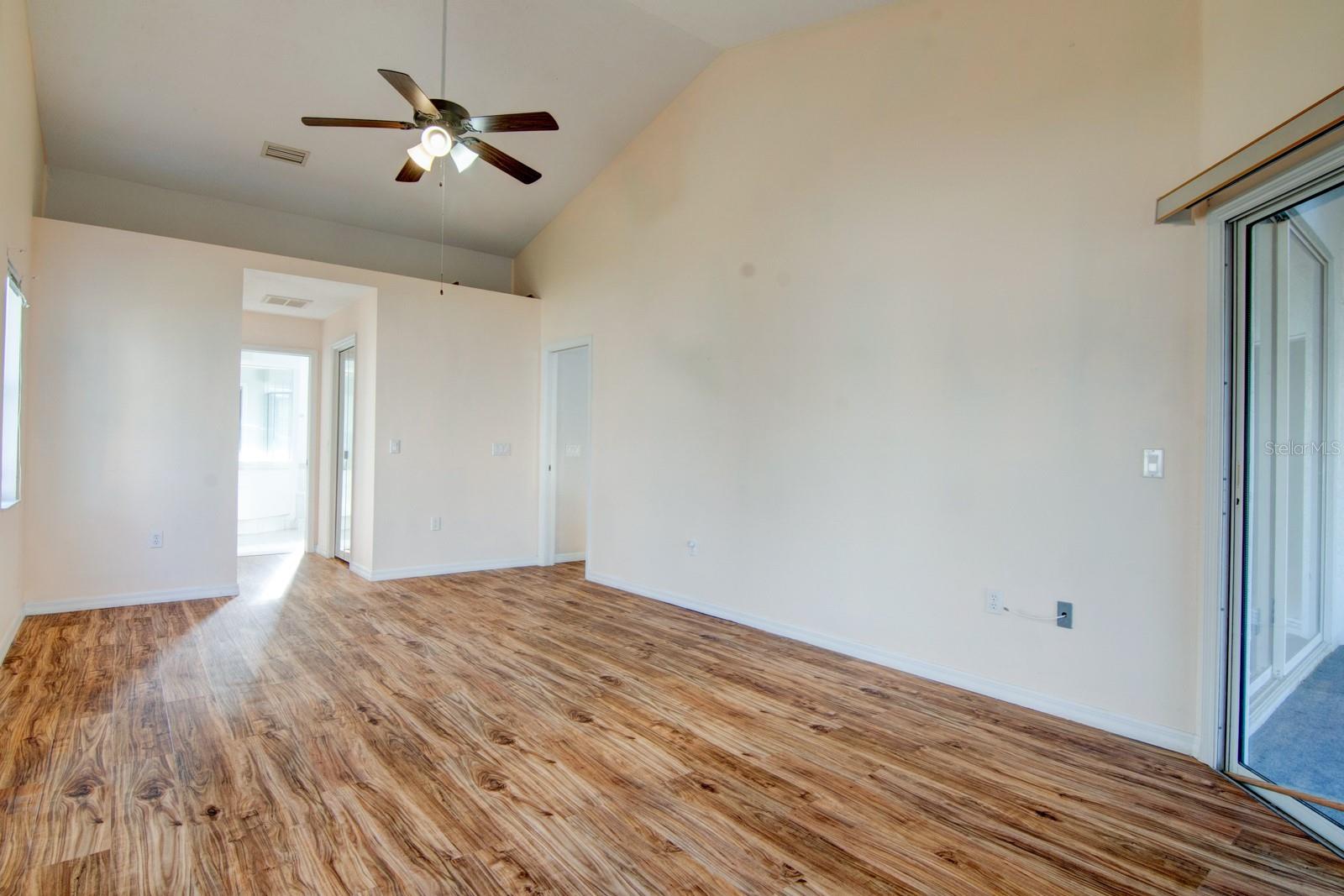 Image 19 of 28 For 119 Forest Oak Place