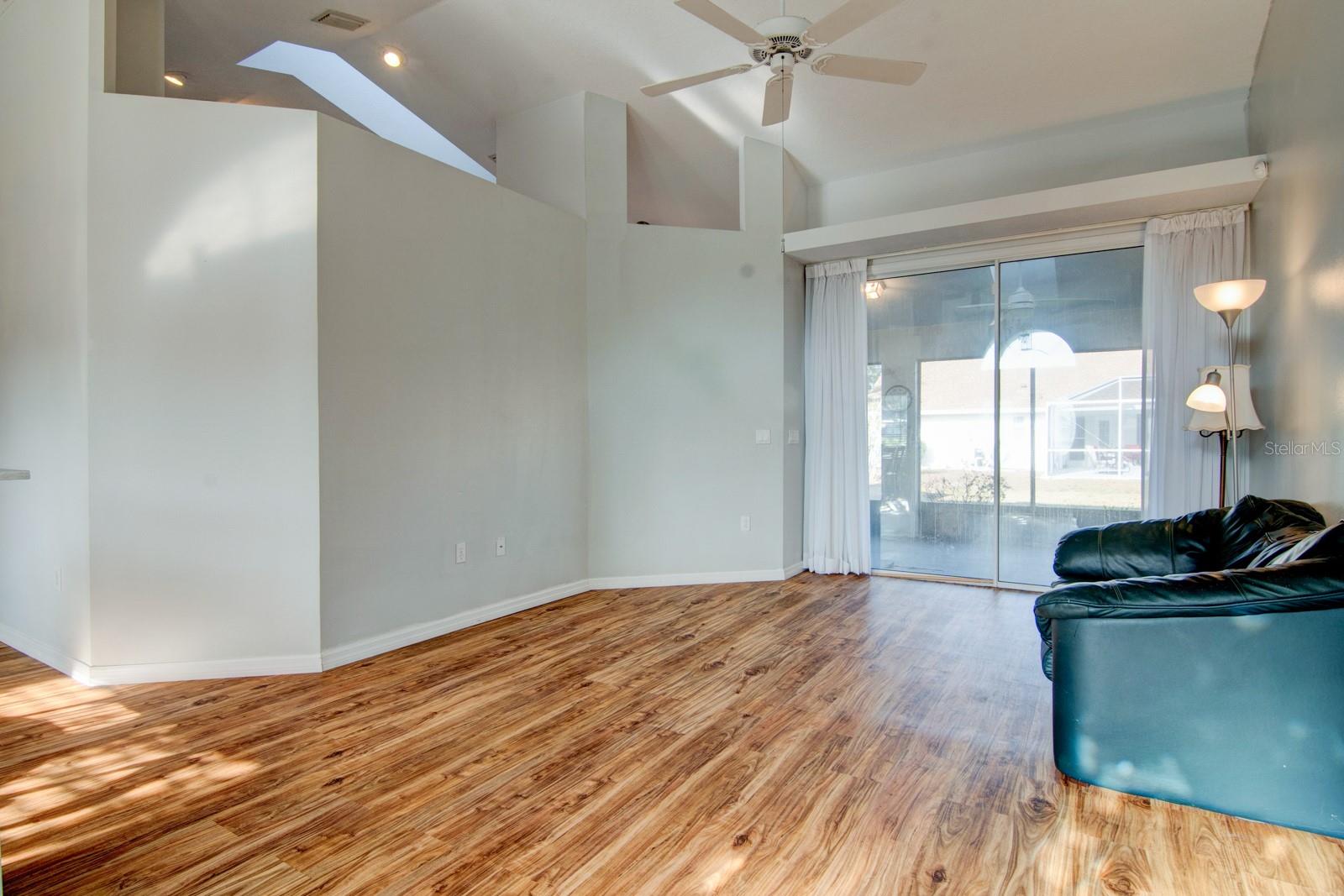 Image 4 of 28 For 119 Forest Oak Place