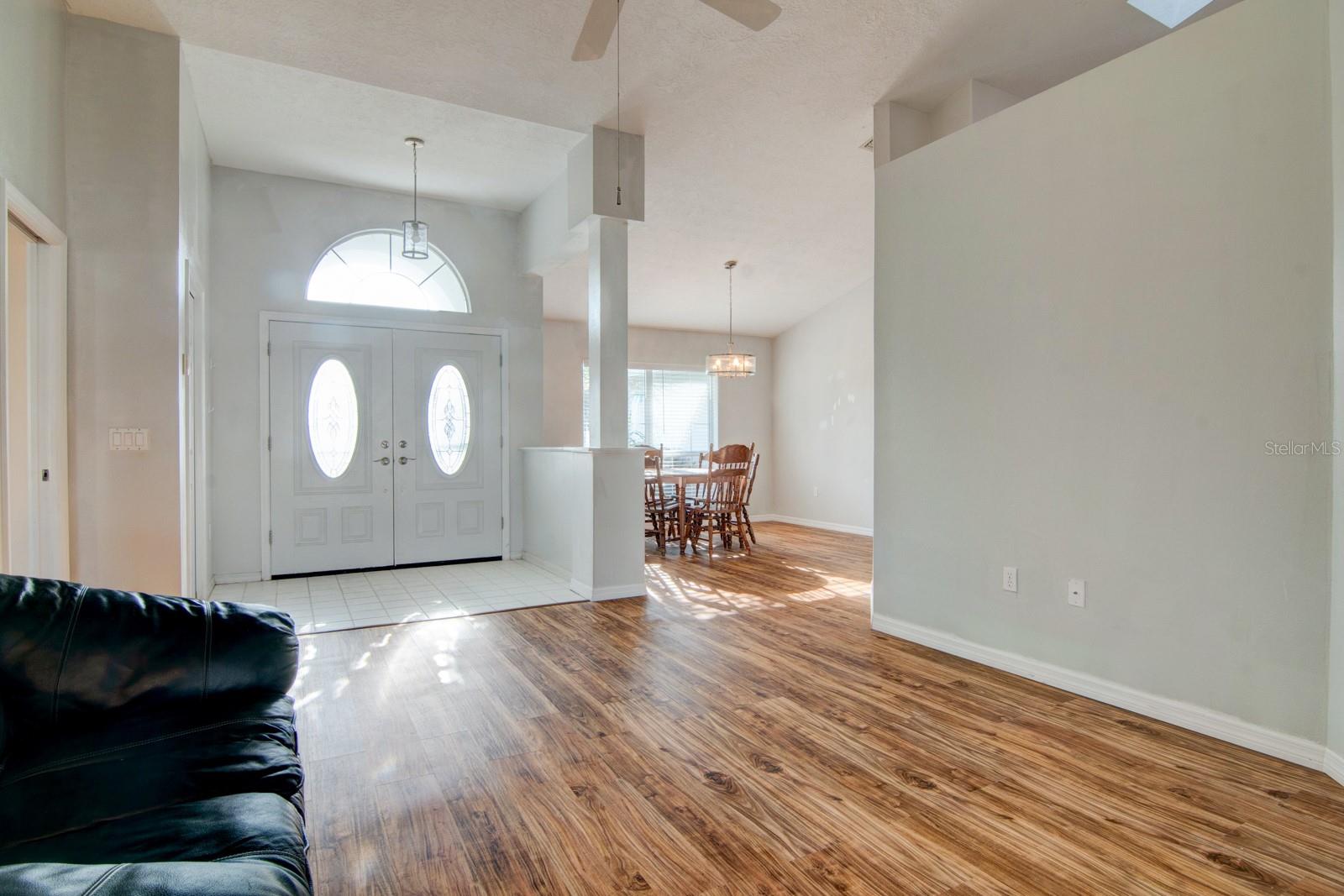 Image 5 of 28 For 119 Forest Oak Place