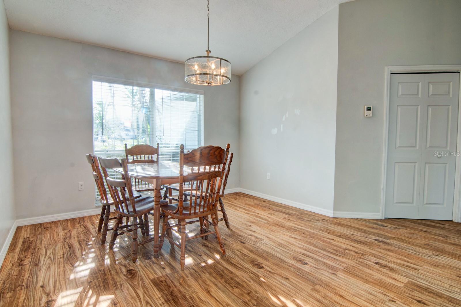 Image 6 of 28 For 119 Forest Oak Place