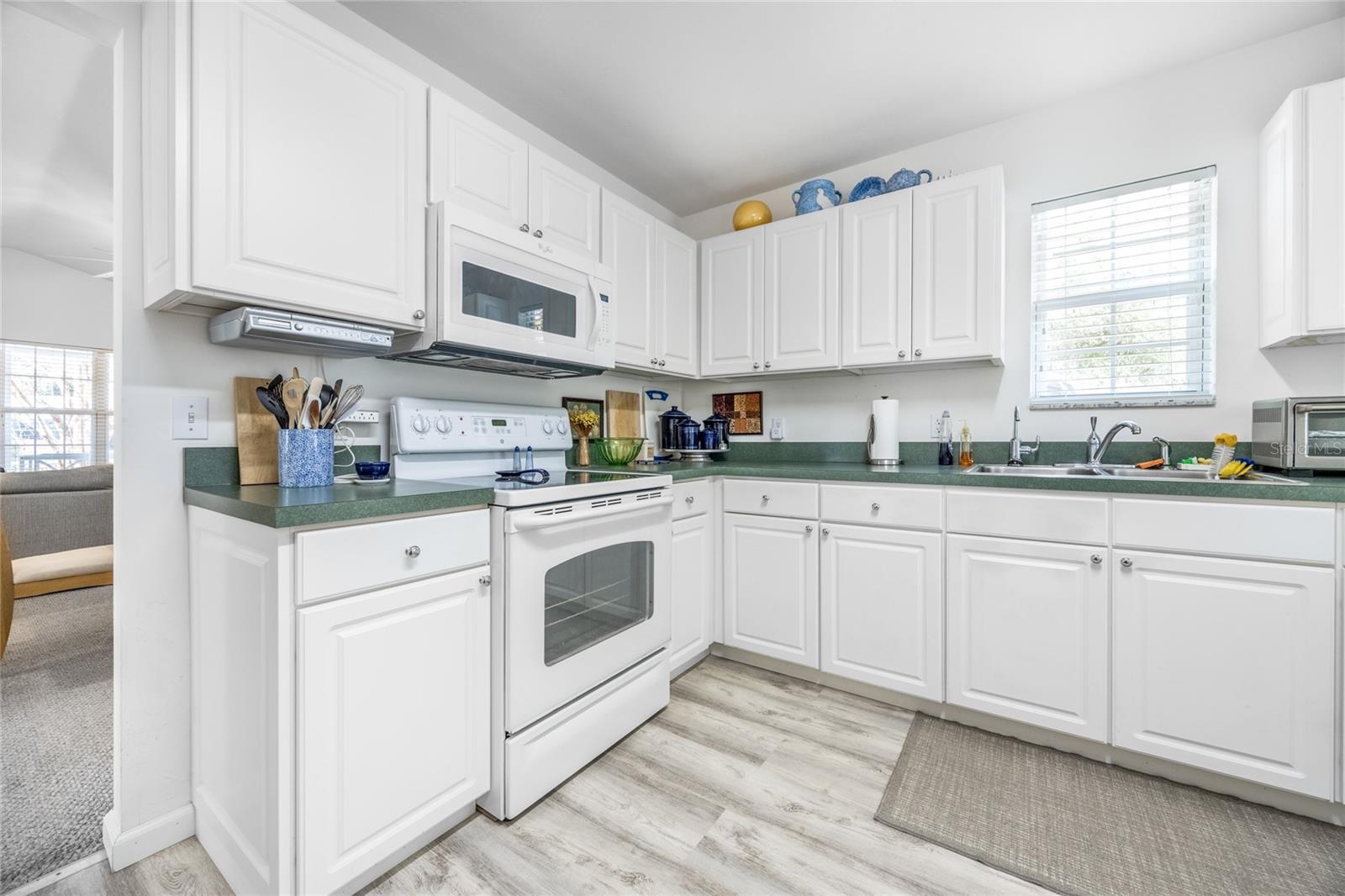 Image 15 of 48 For 719 Town Court