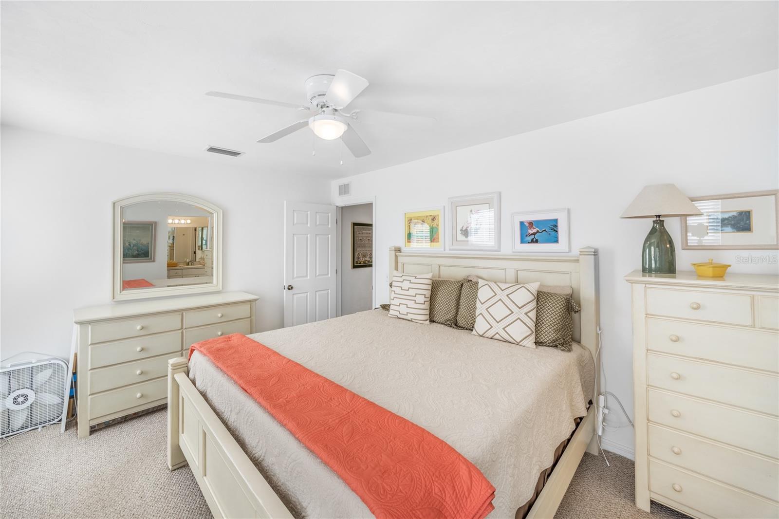 Image 20 of 48 For 719 Town Court