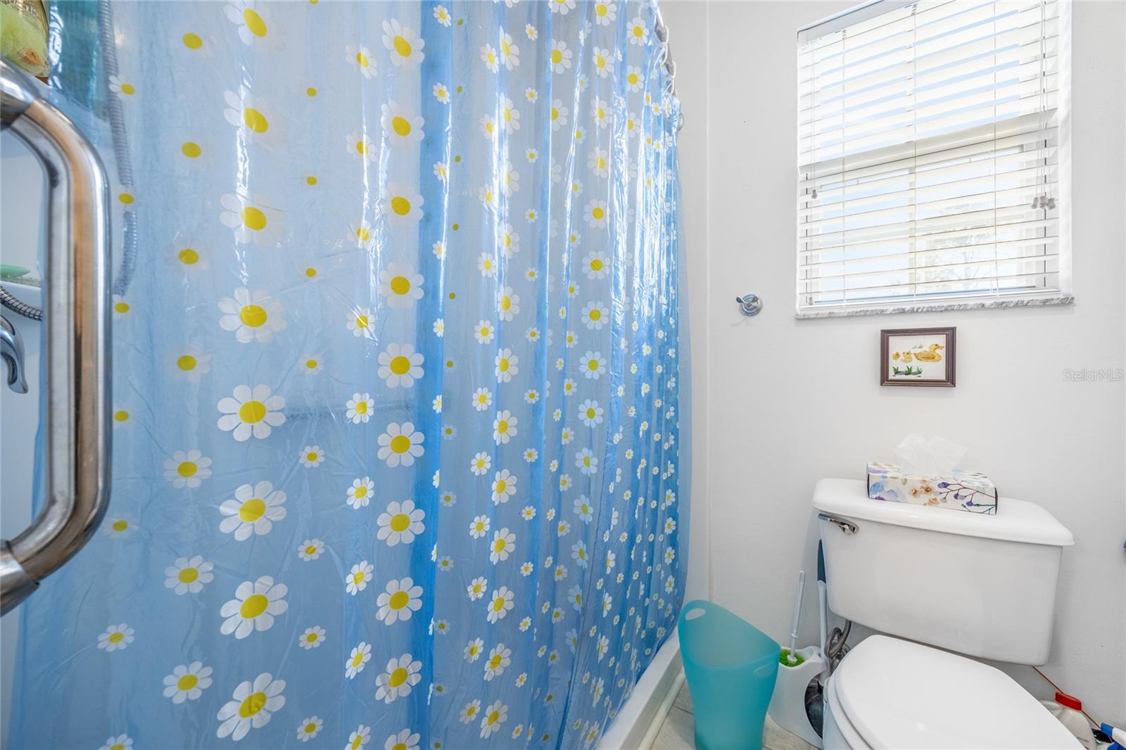 Image 23 of 48 For 719 Town Court