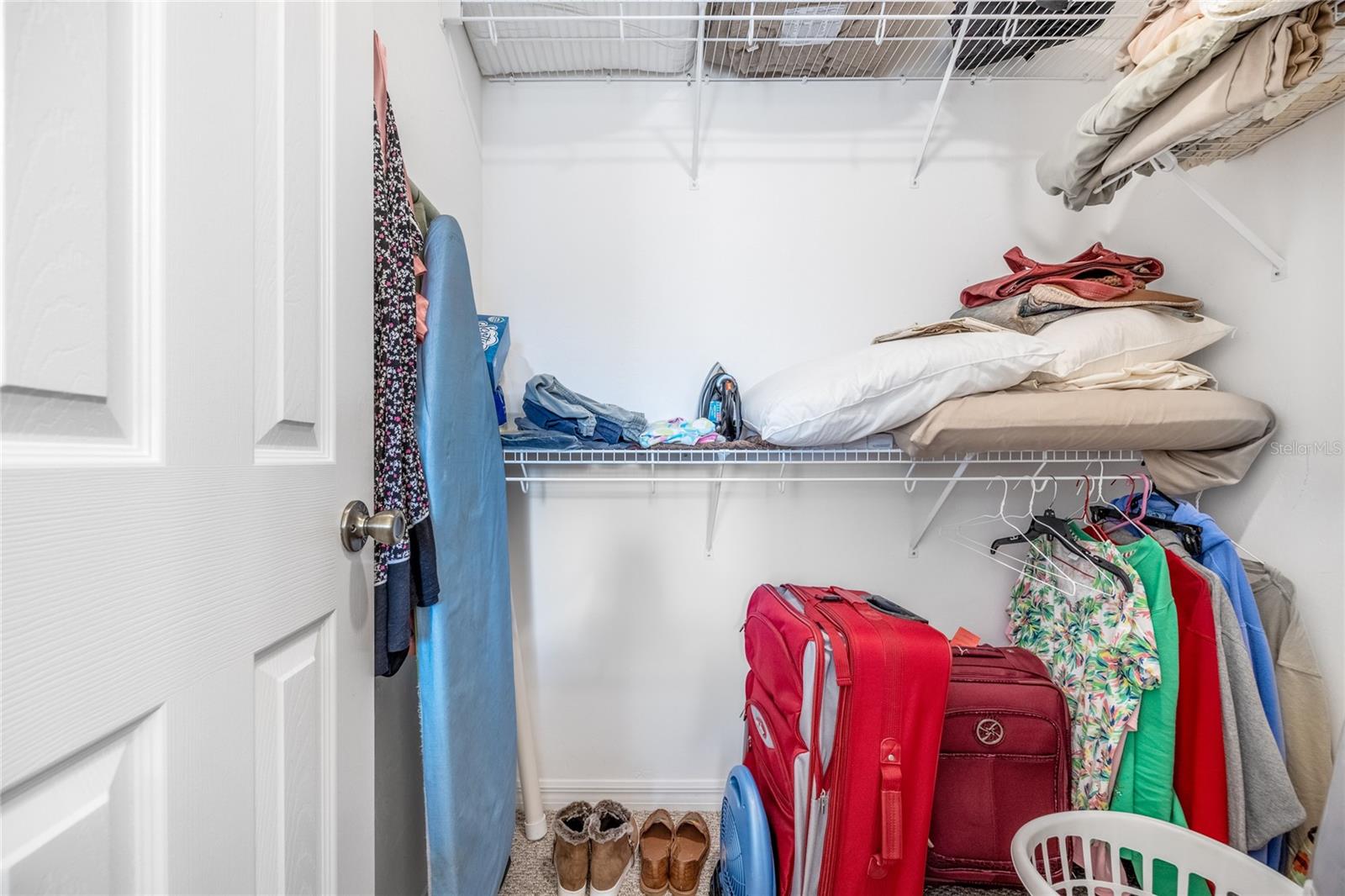 Image 24 of 48 For 719 Town Court