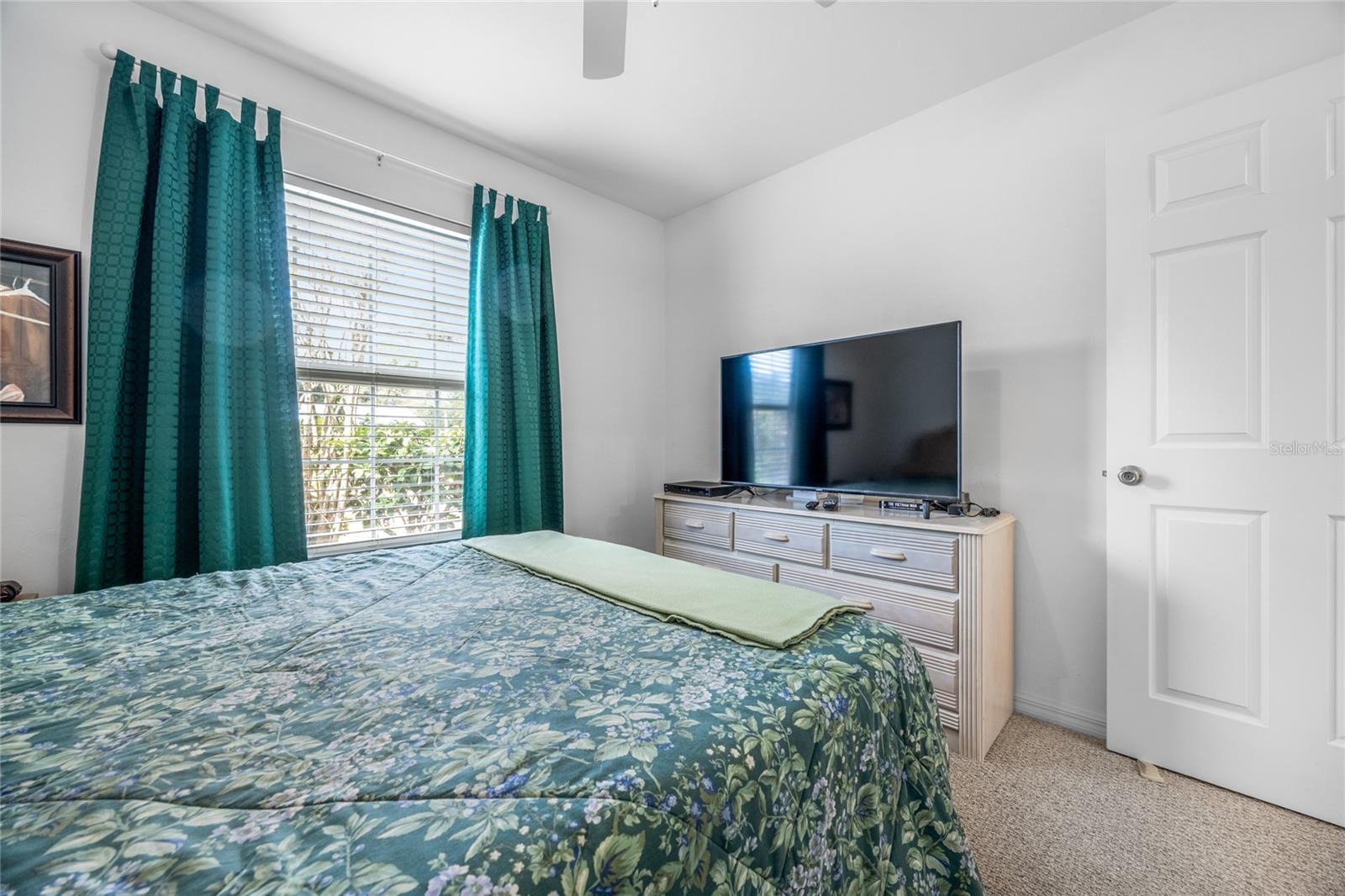 Image 27 of 48 For 719 Town Court