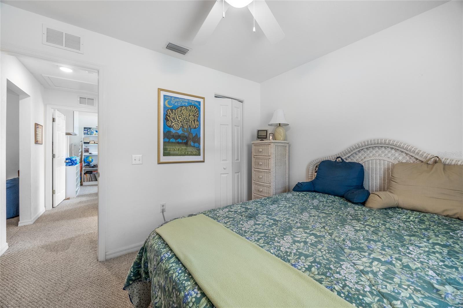 Image 28 of 48 For 719 Town Court