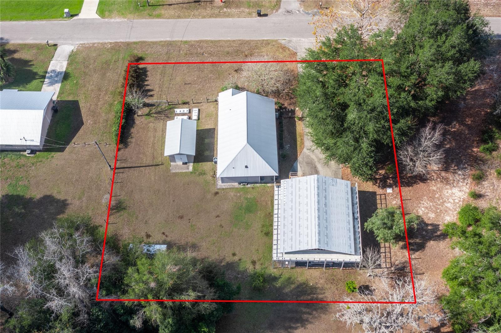 Image 33 of 48 For 719 Town Court