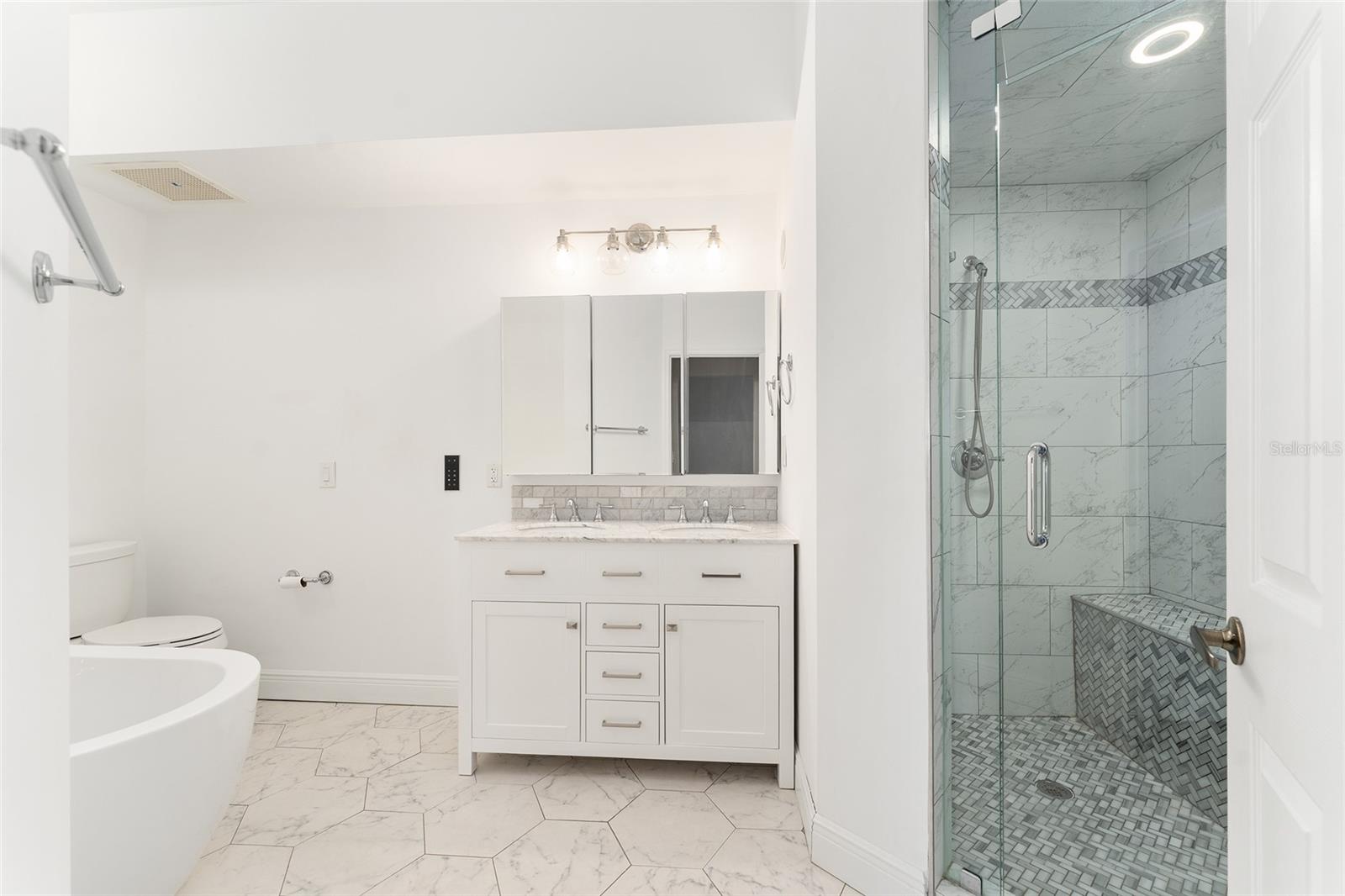 Image 31 of 59 For 201 2nd Avenue 418