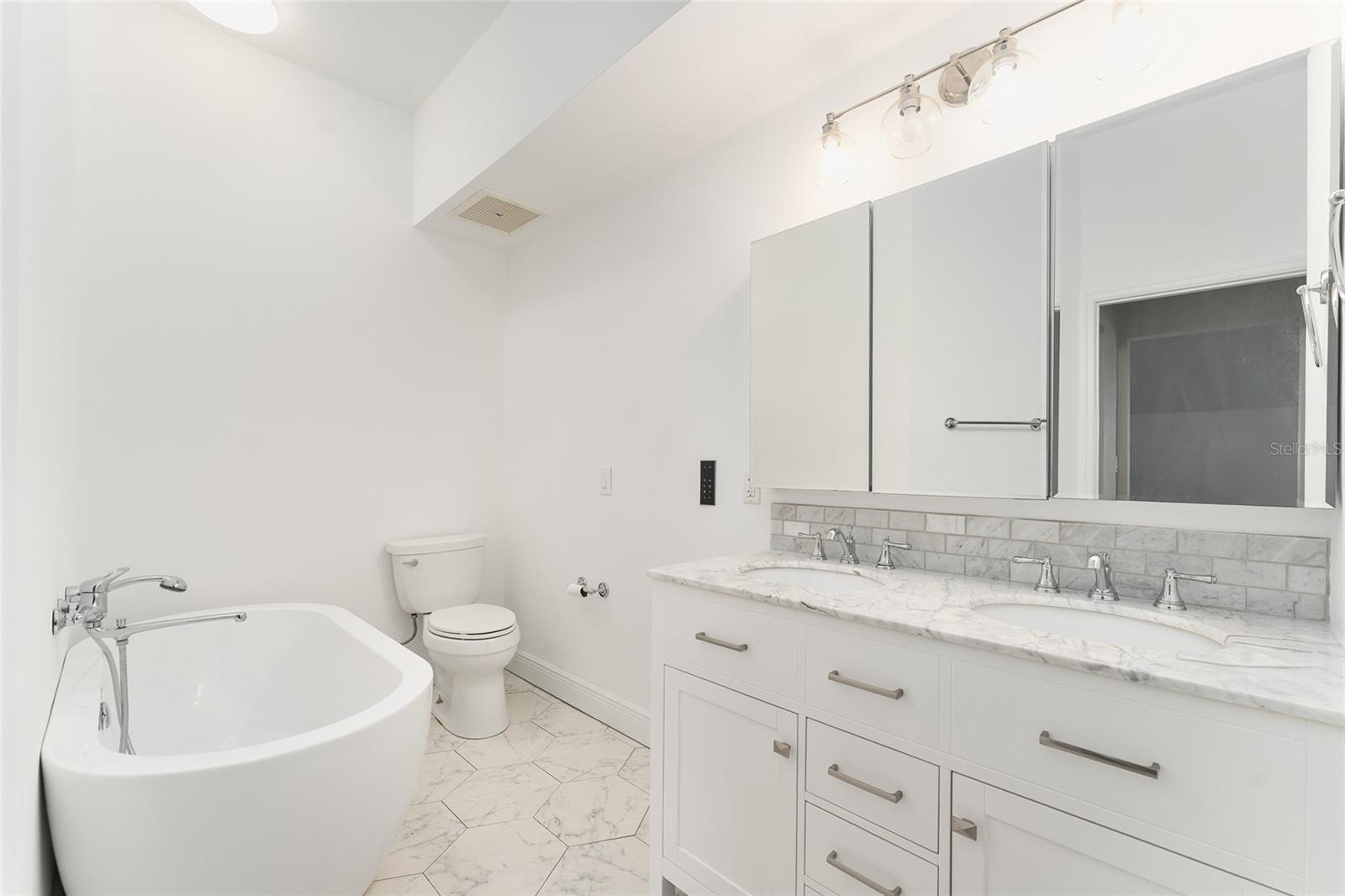 Image 32 of 59 For 201 2nd Avenue 418