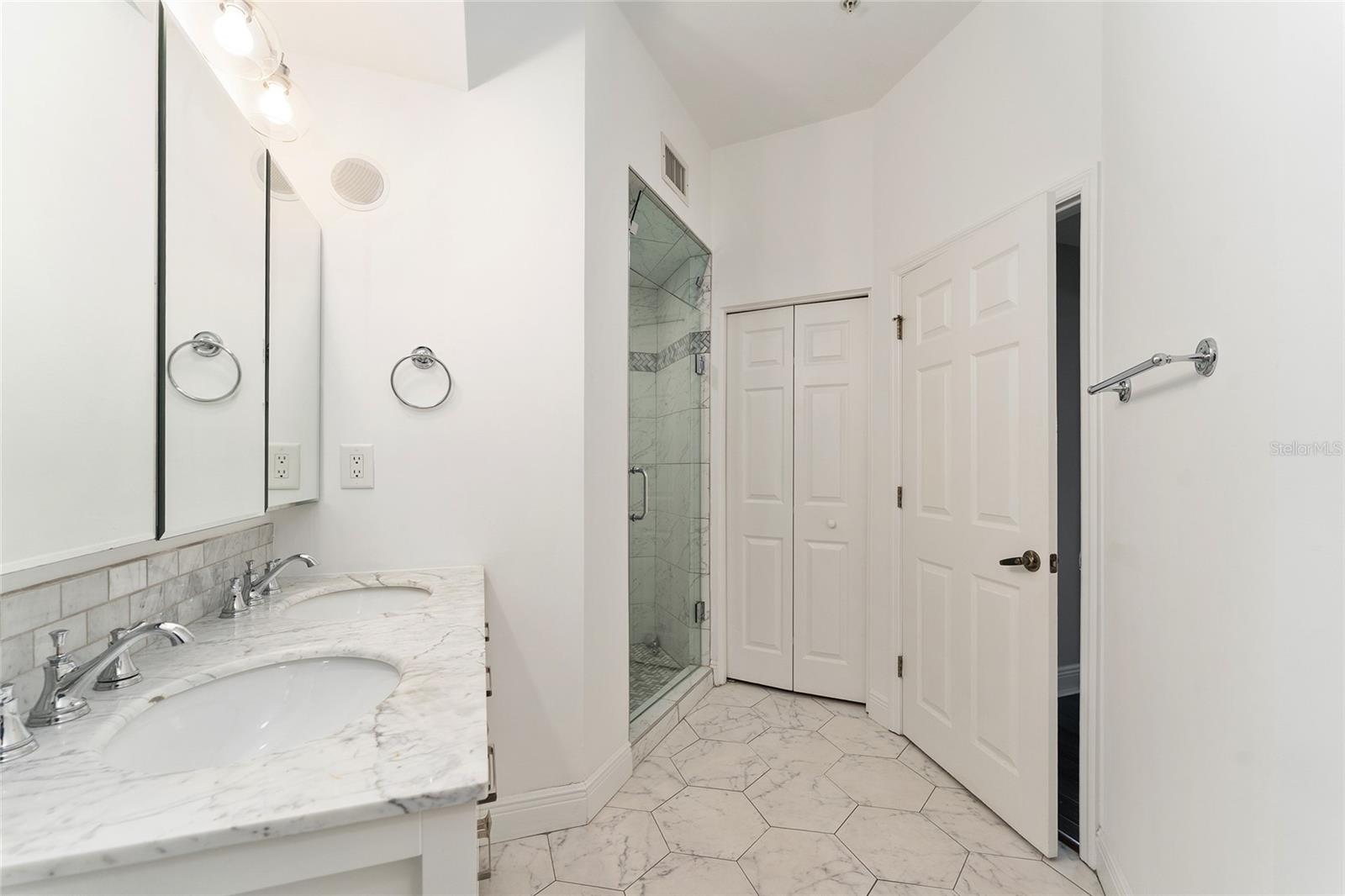 Image 34 of 59 For 201 2nd Avenue 418