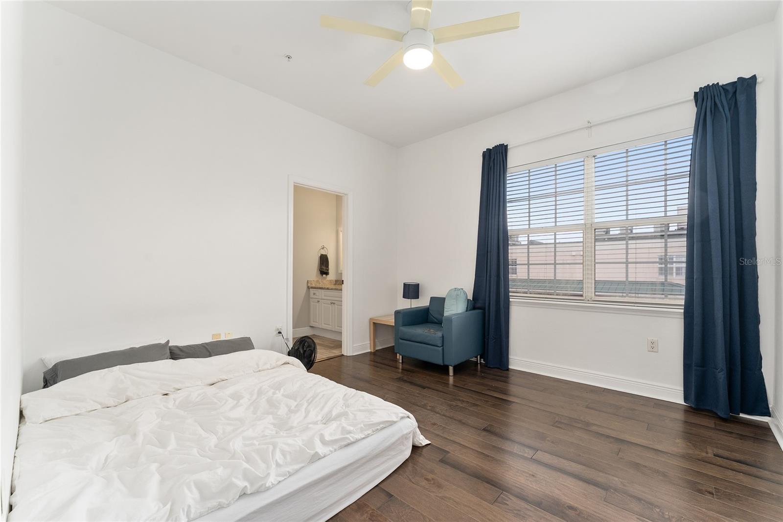 Image 37 of 59 For 201 2nd Avenue 418