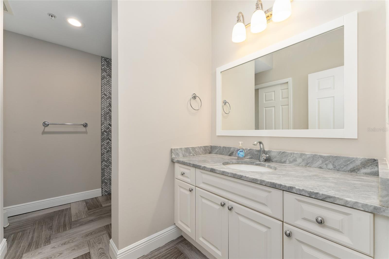 Image 39 of 59 For 201 2nd Avenue 418