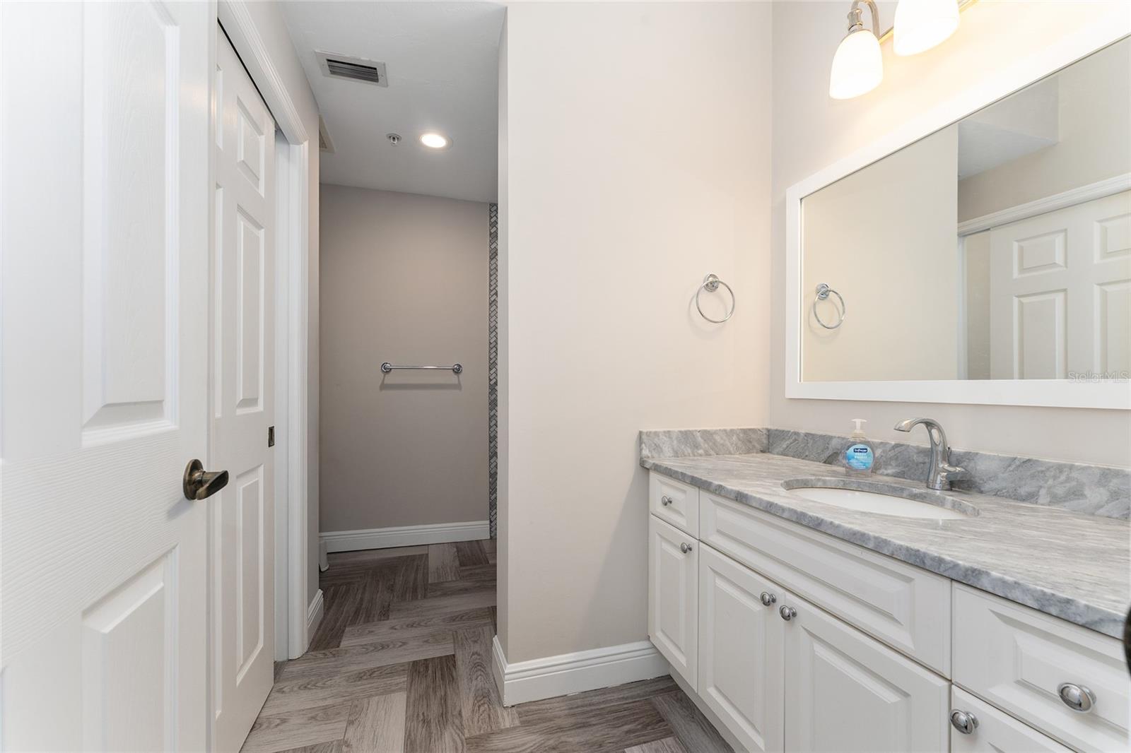 Image 40 of 59 For 201 2nd Avenue 418