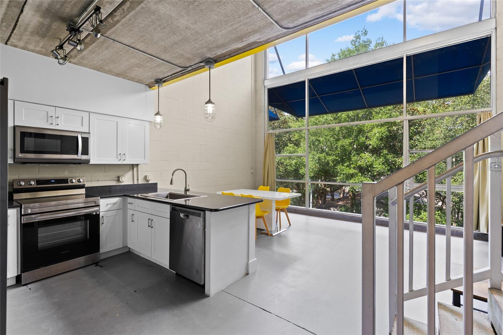 Image 11 of 22 For 2515 35th Place 203