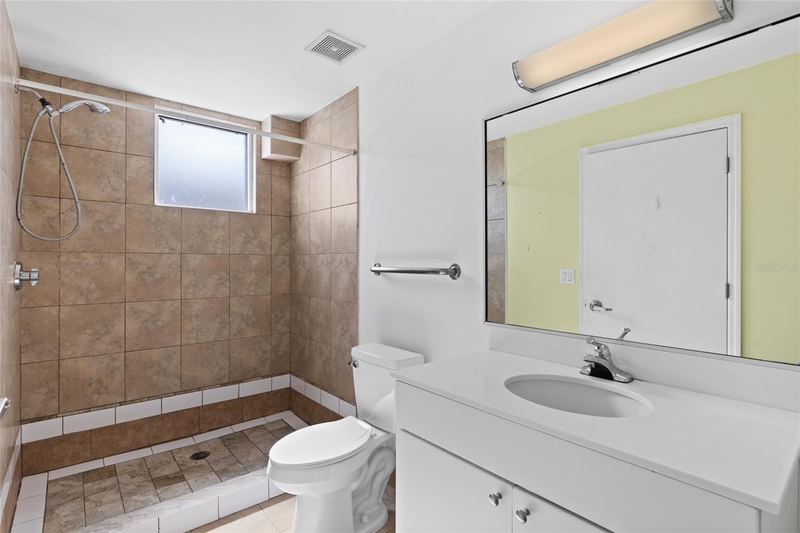 Image 17 of 22 For 2515 35th Place 203