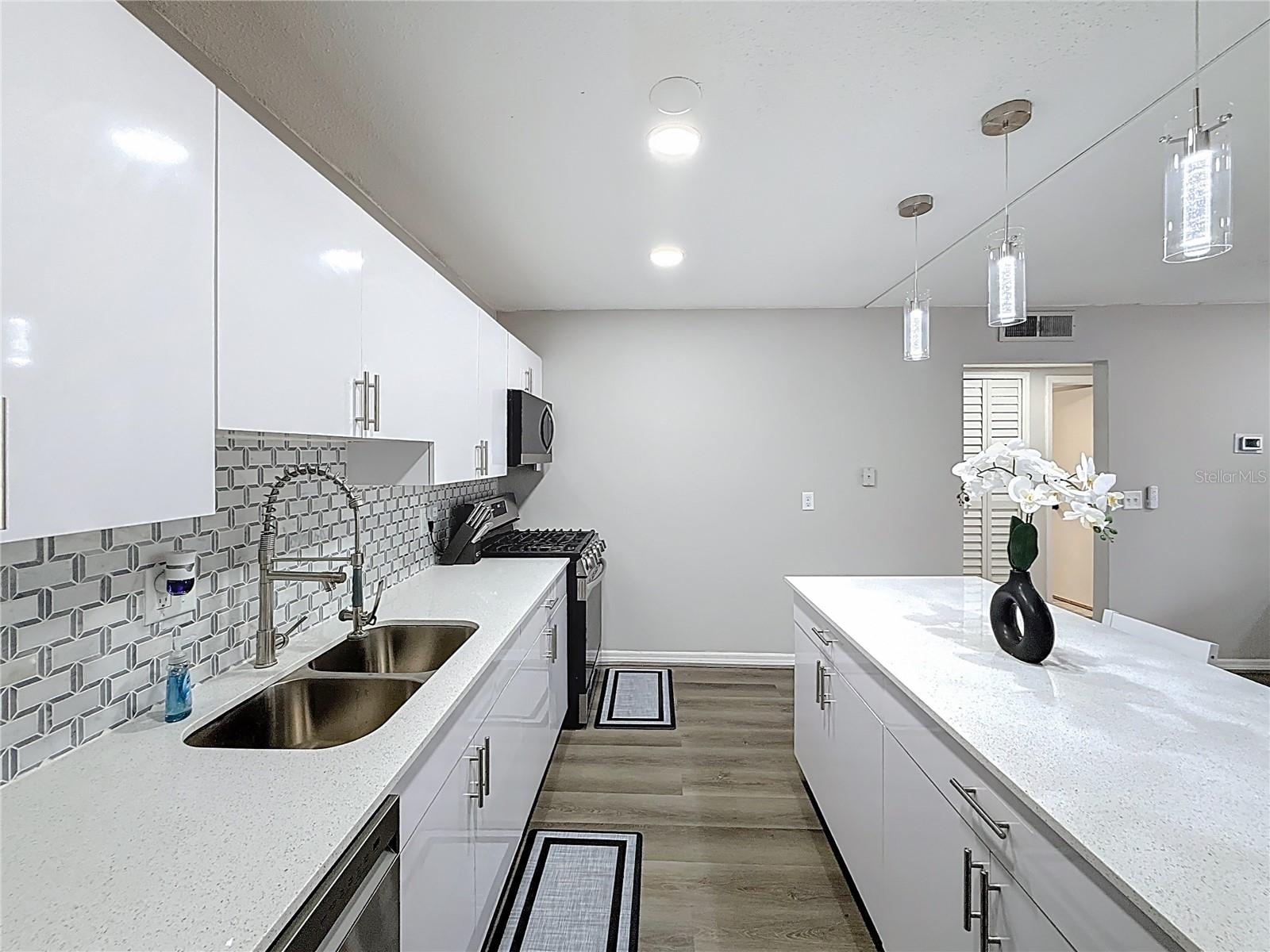 Image 14 of 28 For 1700 16th Court J21