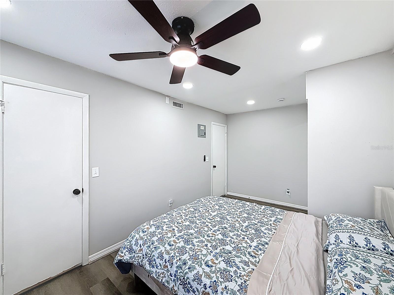 Image 18 of 28 For 1700 16th Court J21