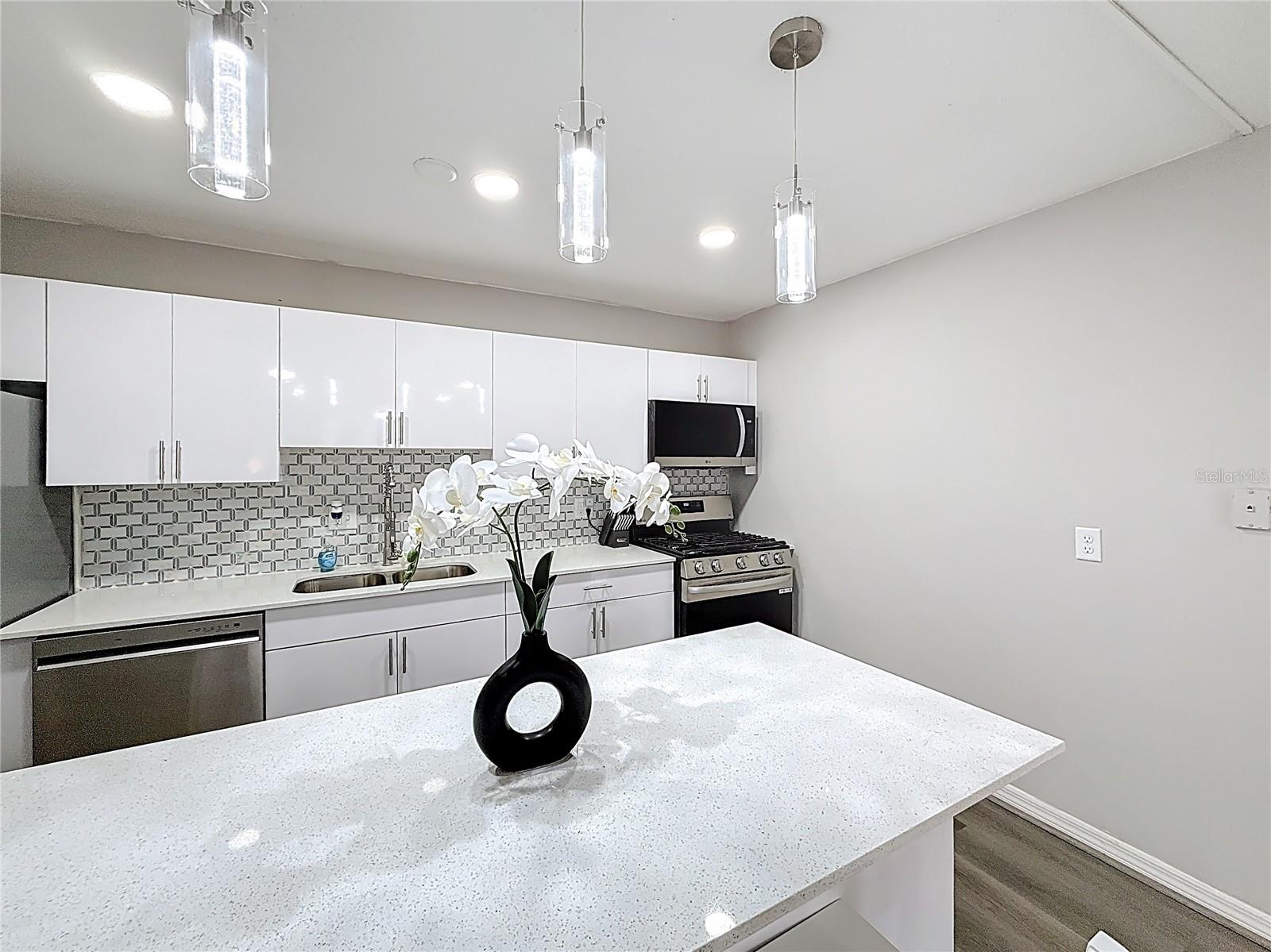 Image 7 of 28 For 1700 16th Court J21