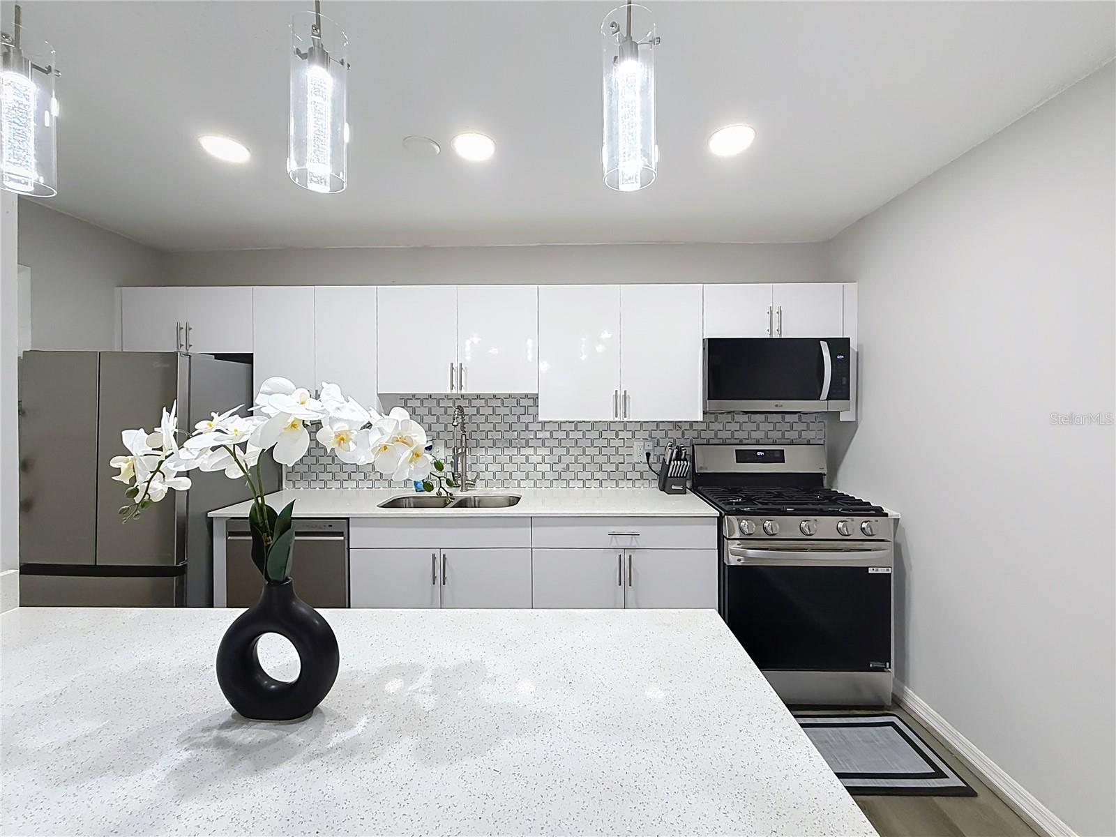 Image 8 of 28 For 1700 16th Court J21