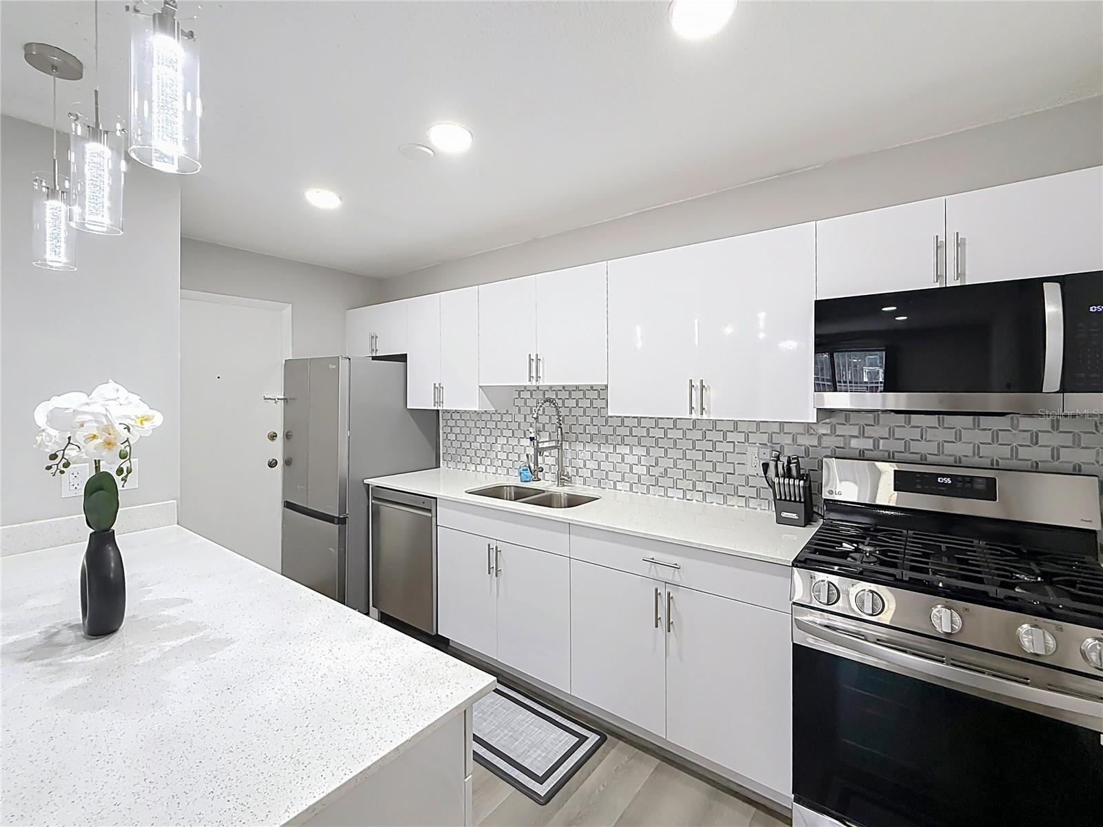 Image 9 of 28 For 1700 16th Court J21