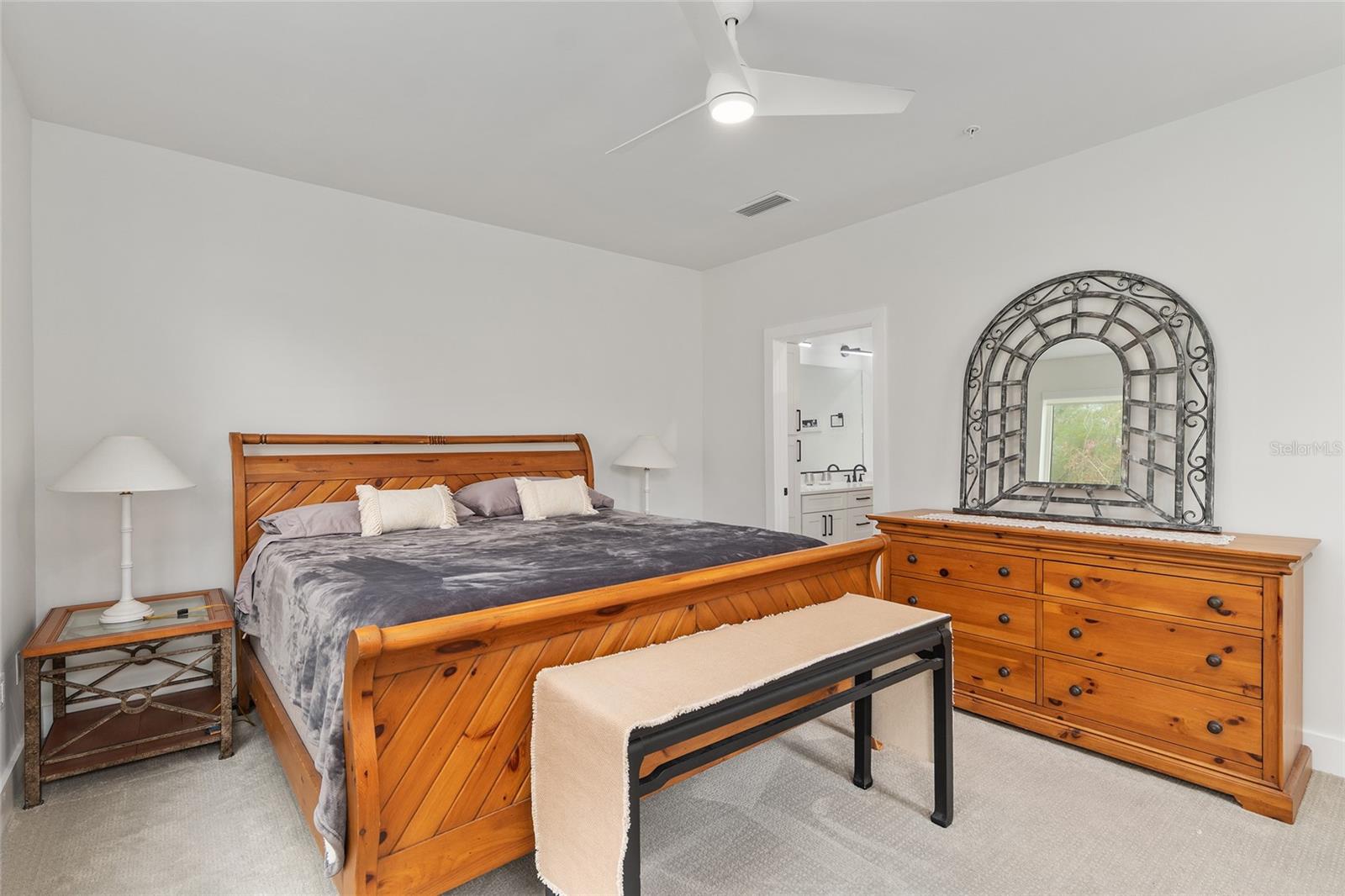 Image 53 of 82 For 2601 Williston Road 106