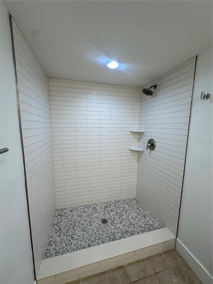 Image 19 of 28 For 4805 Alt 19 217