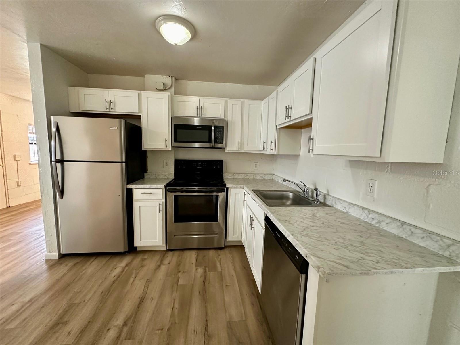 Image 10 of 25 For 647 Waldo Road