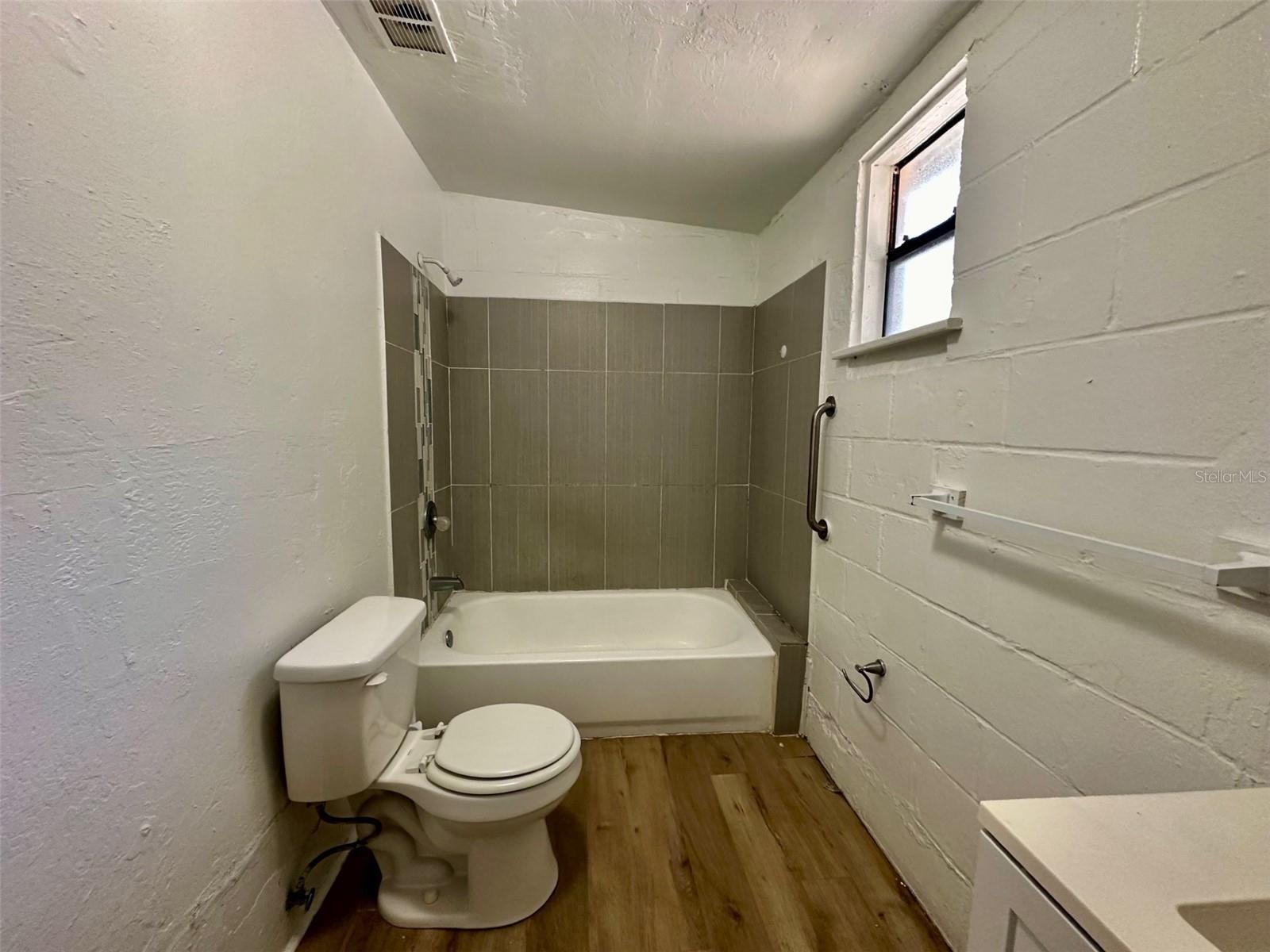 Image 12 of 25 For 647 Waldo Road