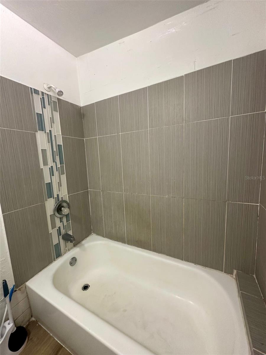 Image 13 of 25 For 647 Waldo Road