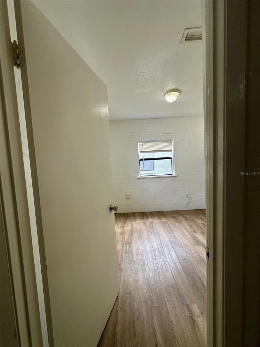 Image 14 of 25 For 647 Waldo Road