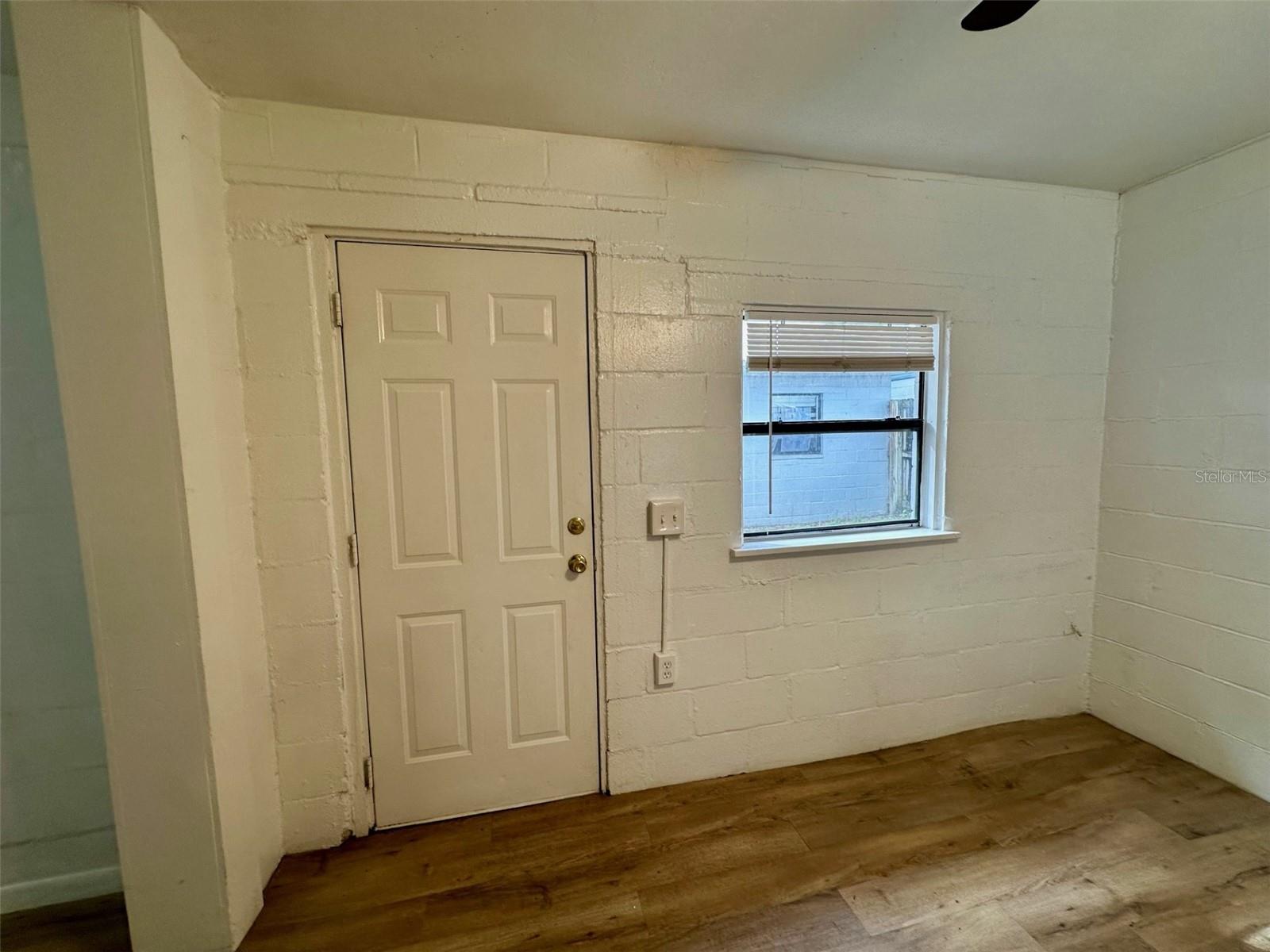 Image 19 of 25 For 647 Waldo Road