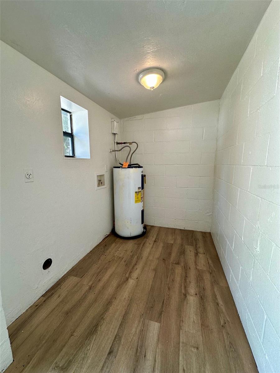 Image 3 of 25 For 647 Waldo Road