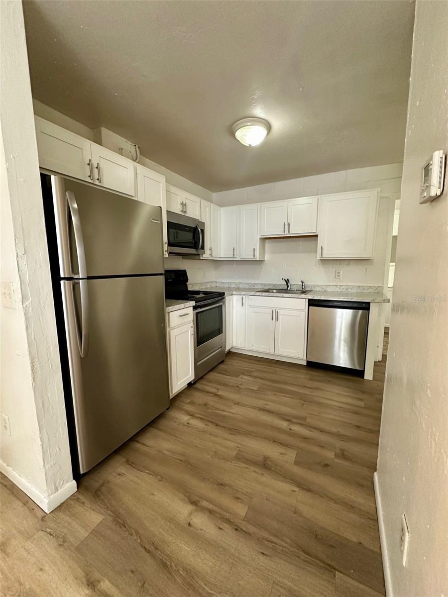 Image 9 of 25 For 647 Waldo Road