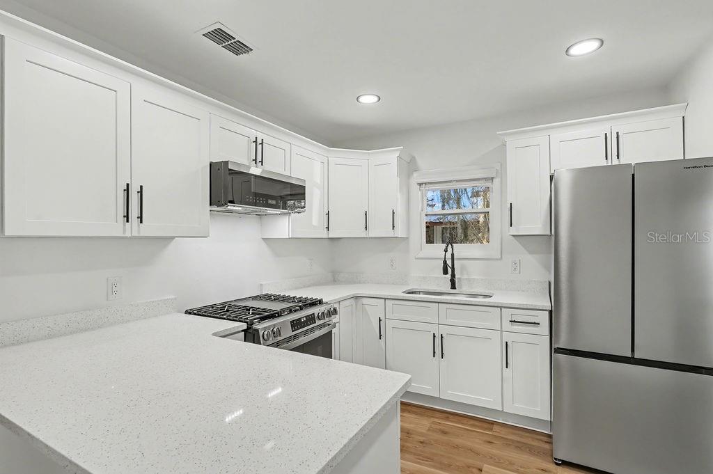 Image 7 of 27 For 526 3rd Street