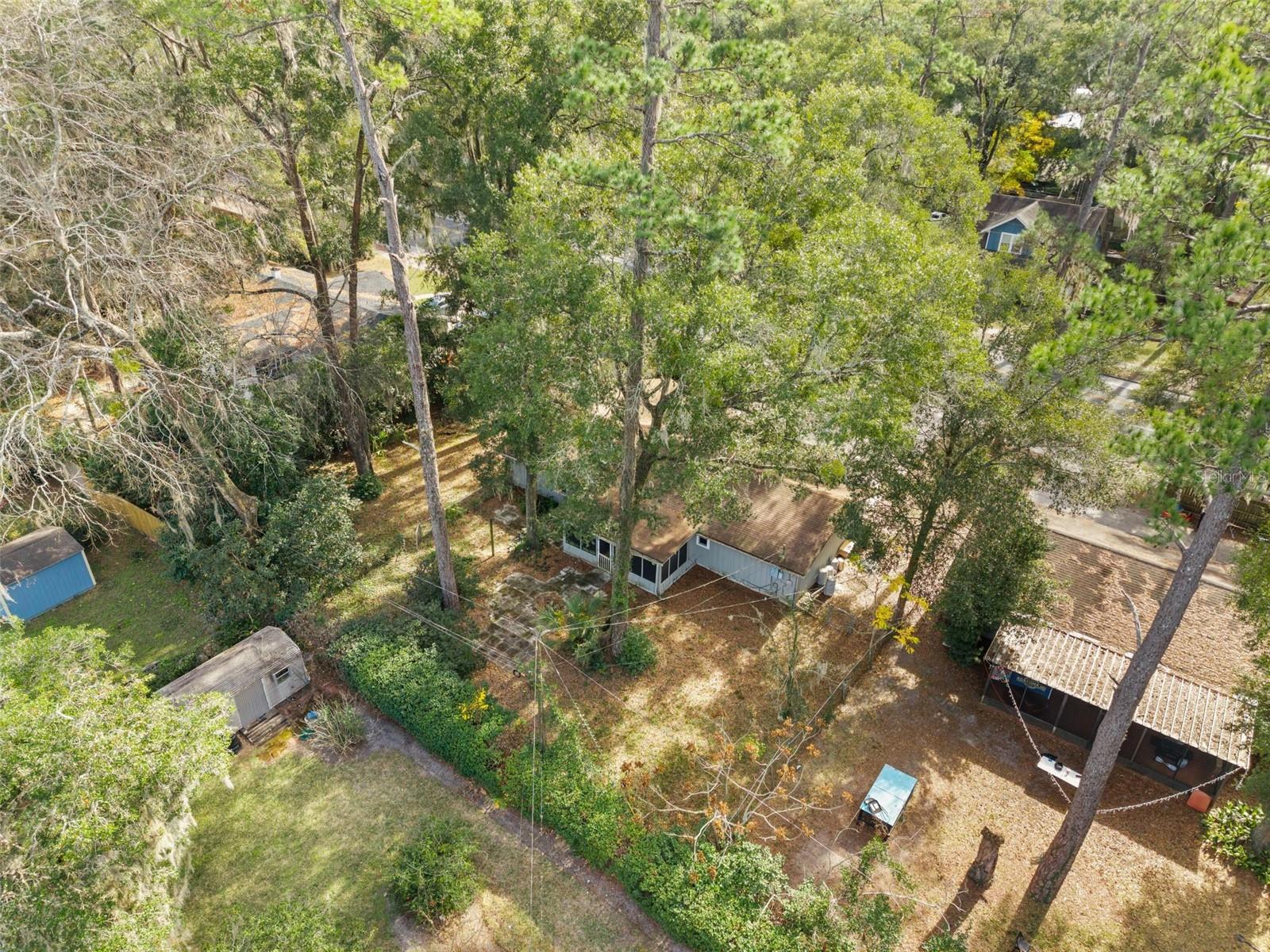 Listing photo id 27 for 3116 University Avenue