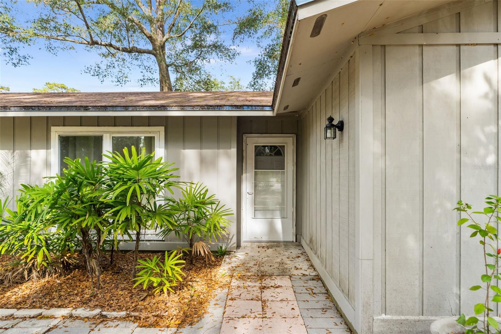 Listing photo id 3 for 3116 University Avenue