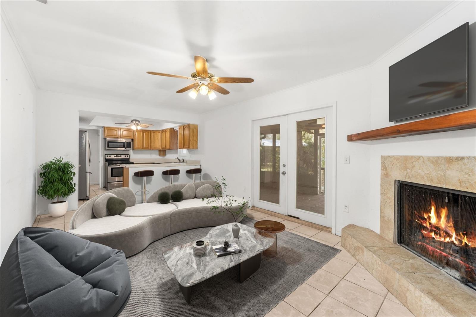 Listing photo id 7 for 3116 University Avenue