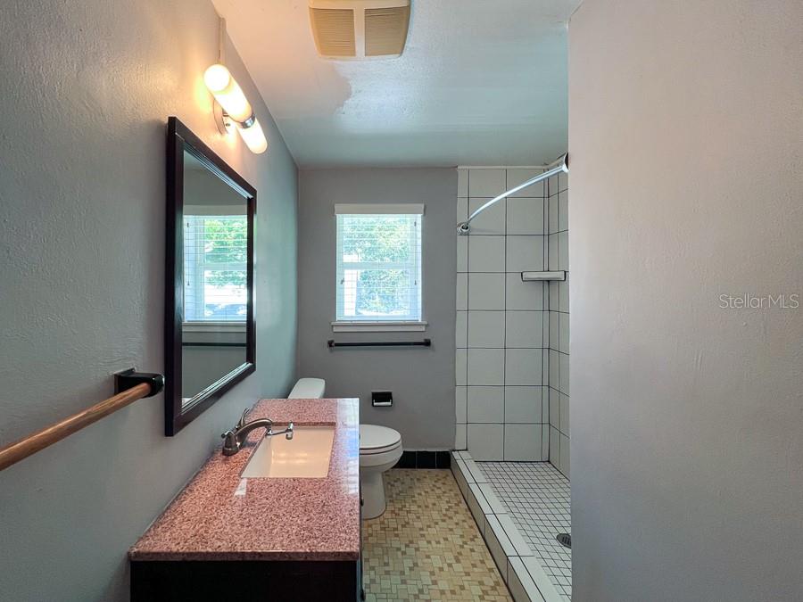 Image 14 of 20 For 204 18th Street 4