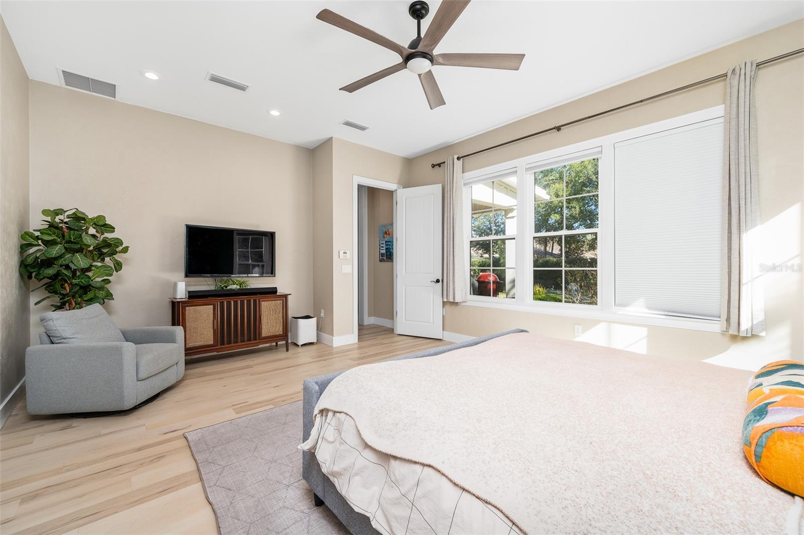 Image 26 of 47 For 691 136th Street