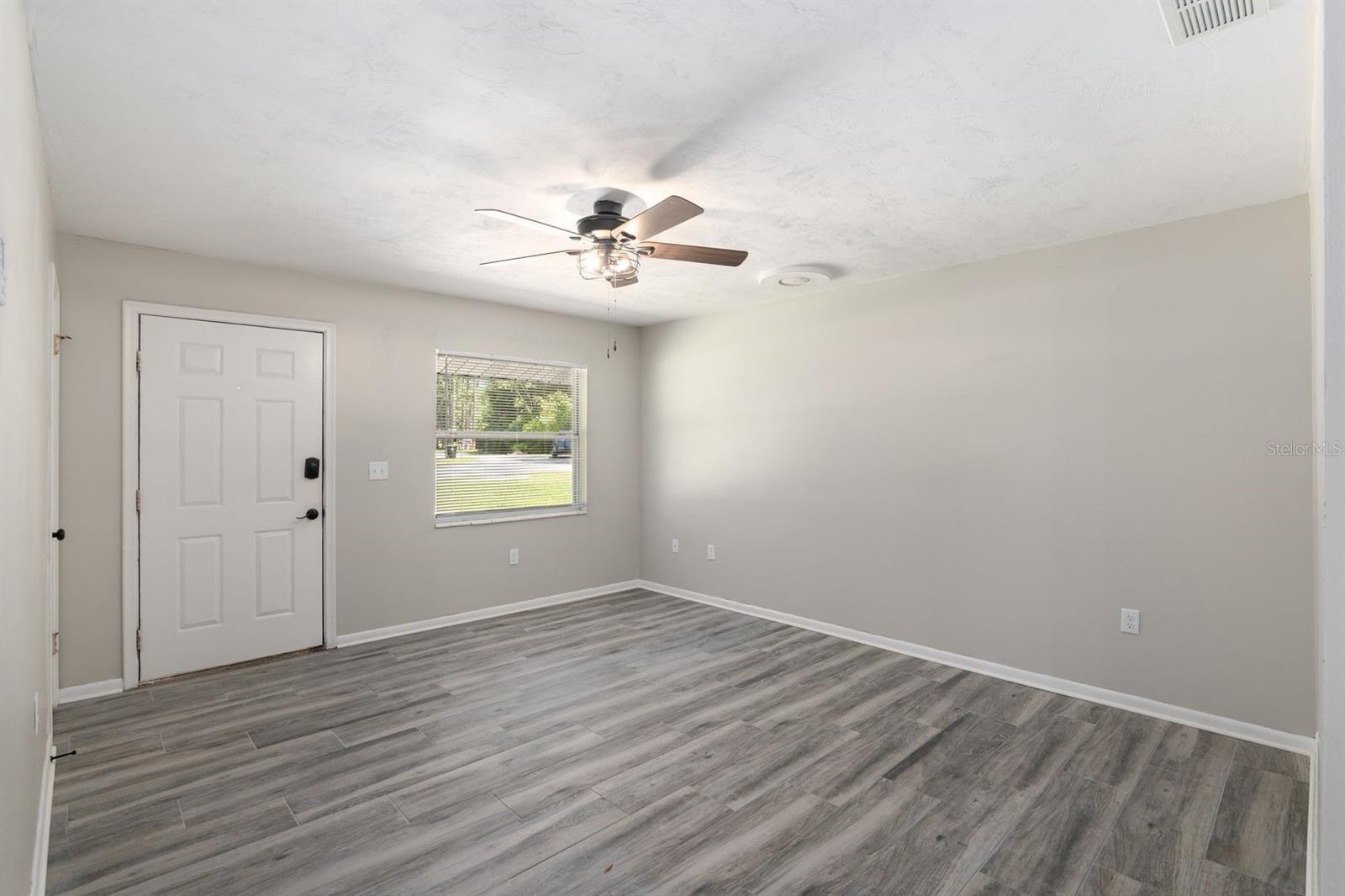 Image 3 of 11 For 605 9th Circle