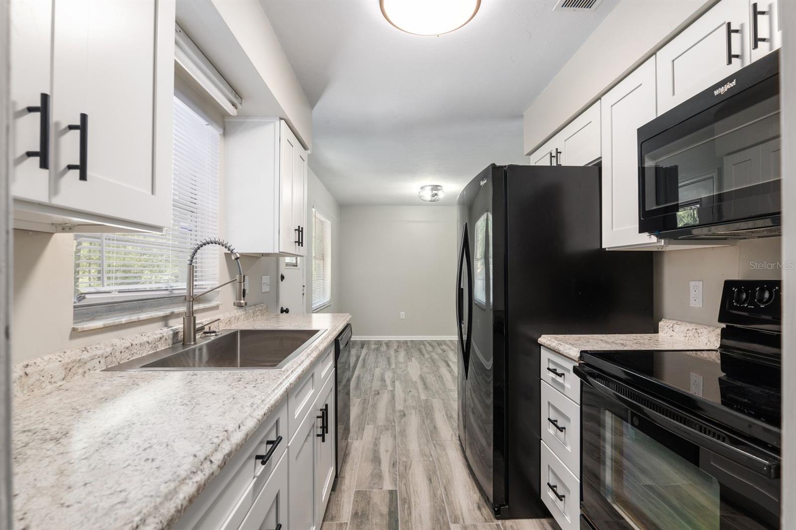 Image 4 of 11 For 605 9th Circle