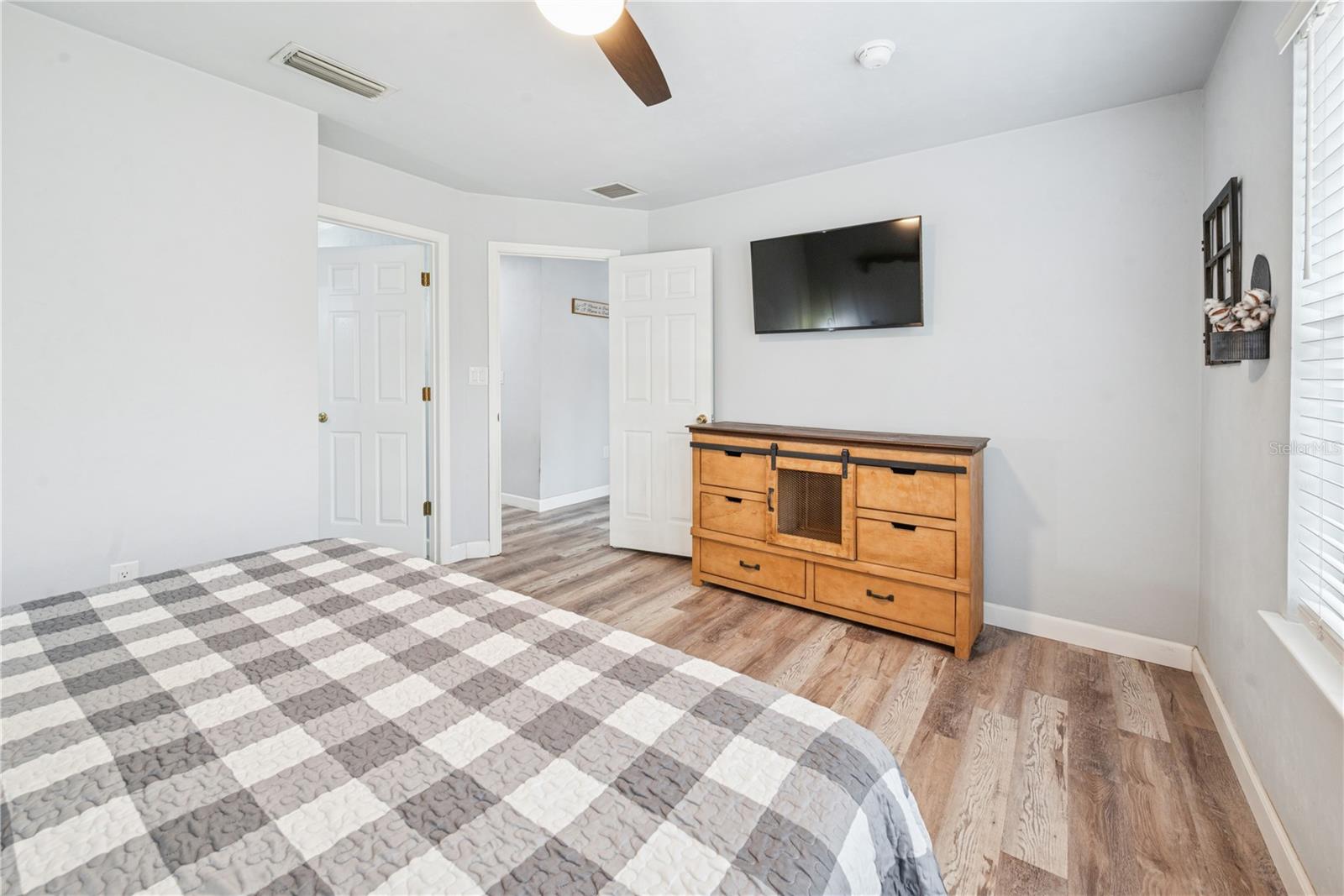 Image 21 of 63 For 10791 73rd Lane