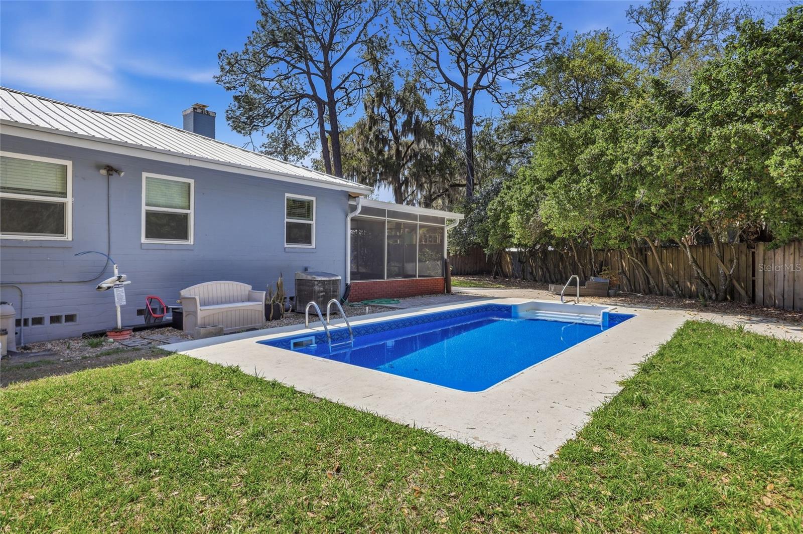 Image 22 of 39 For 1334 9th St, Street