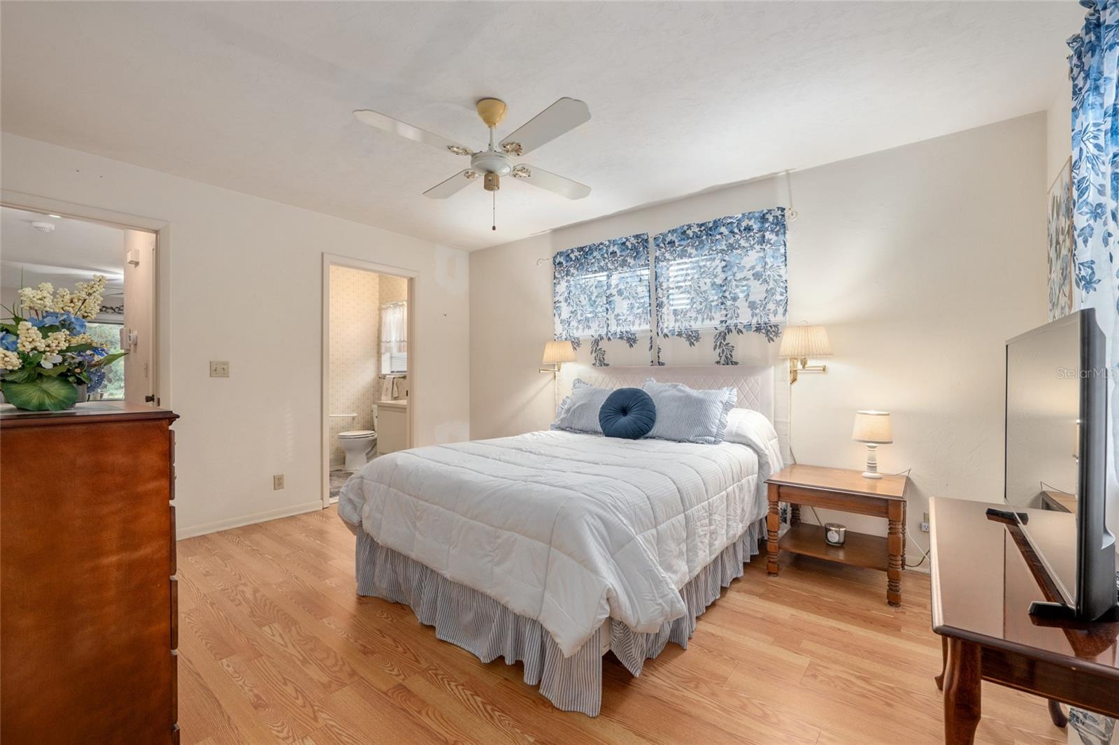 Image 11 of 24 For 8646 42nd Street